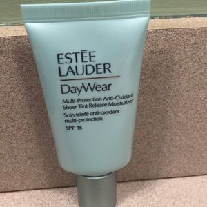 Estée Lauder Sheer Tint Moisturizer SPF 15
